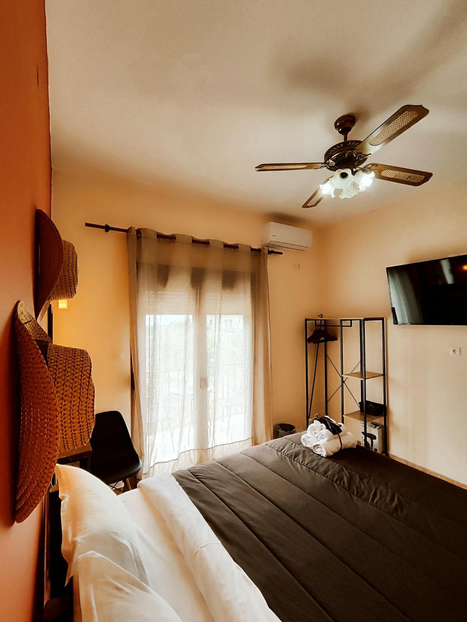 Poseidon Rooms Кала Нера Екстериор снимка